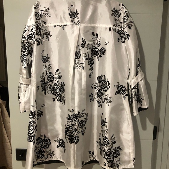 Reversible Floral Black and White Coat - Picture 3 of 6